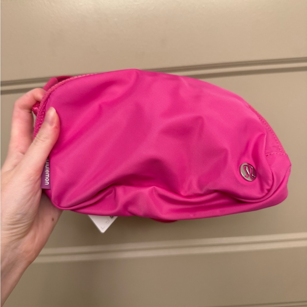Lululemon Athletica Fuchsia Cosmetic Bag
